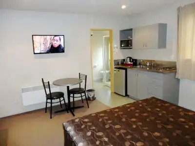 Bealey Avenue Motel - 86