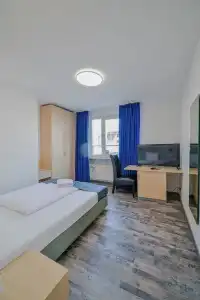 Münchner Hof - 76