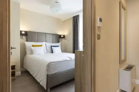 Silver Crown & Residence - 6