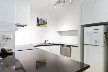 Surf Regency Apartments - 22