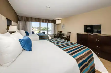 DreamView Beachfront & Resort - 4
