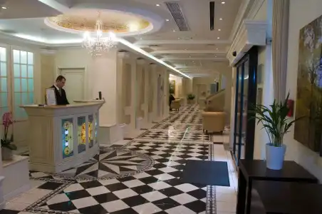 Queen's Court & Residence - 1