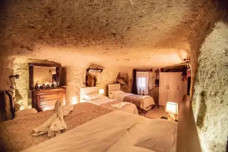 Kamelya Cave Hostel - 1