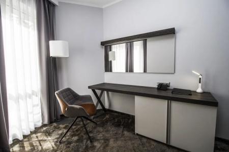 Best Western Plus Premium Inn - 90