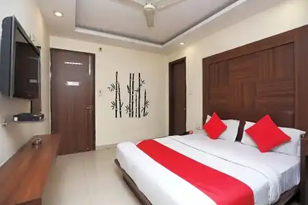 D Inn - 24
