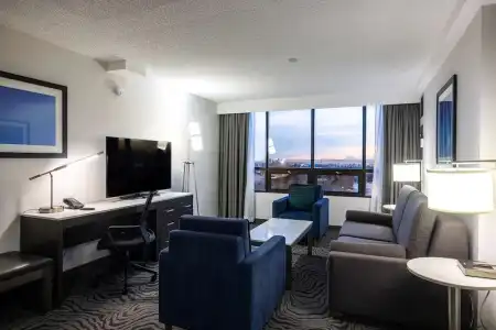 DoubleTree by Hilton Calgary North - 67
