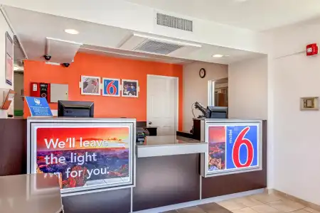 Motel 6 Phoenix North - Bell Road - 1