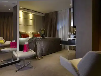 Montcalm East, Autograph Collection - 4