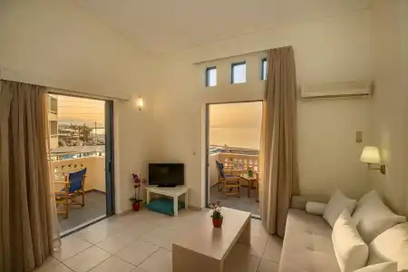 Pearl SeaBreeze Suites - 2
