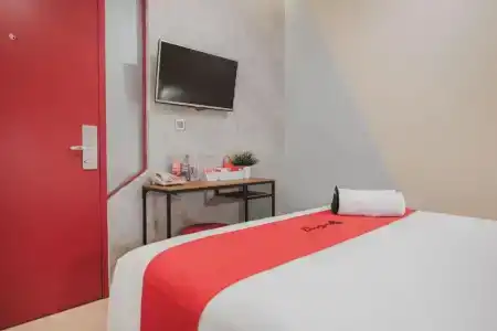 RedDoorz Plus @ Thamrin - 57