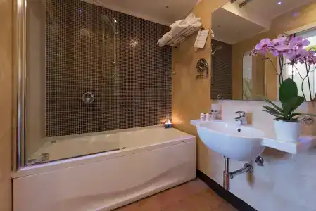 Palazzo Ferraioli & Wellness Center - 10