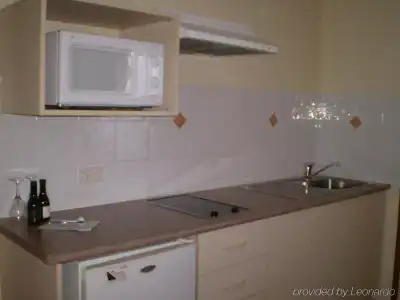 Riviera on Ruthven Motel - 4
