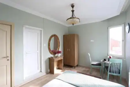 Sofia Corner - 69