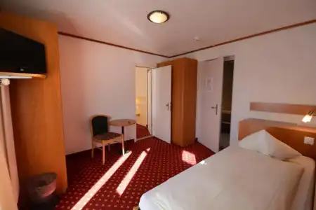 HOP Apartments & Suites - 67