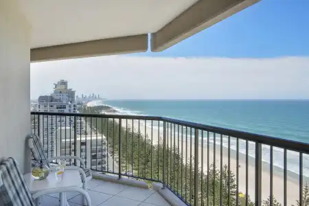 Burleigh Esplanade Beachfront Apartments - 39