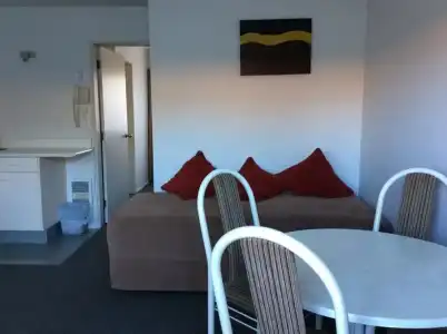 Marksman Motor Inn - 18