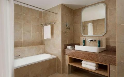 DoubleTree by Hilton - 53