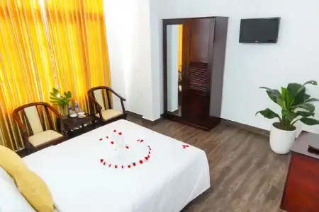 Hue Royal - 57