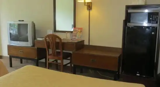 Sleepy Bear Motel - 2