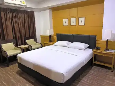 Mall Suites - 305