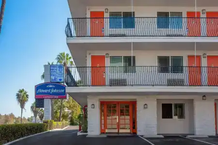 Howard Johnson by Wyndham San Diego Circle - 0