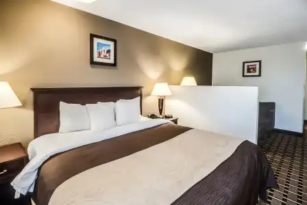 Comfort Inn & Suites - 5