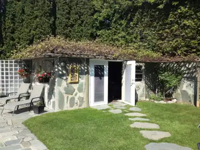 The Stone Hedge B&B - 8