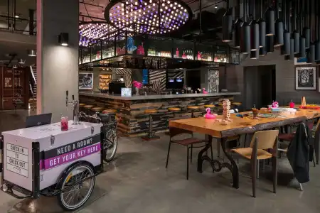 Moxy San Diego Downtown/Gaslamp Quarter - 13