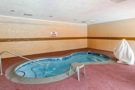 Super 8 by Wyndham Mesa Downtown Near Convention Center - 16