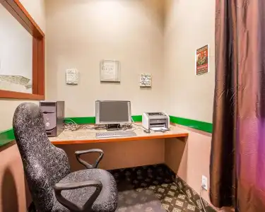 Quality Inn And Suites Lethbridge - 11
