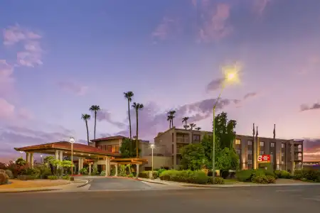 Best Western Plus Scottsdale Thunderbird Suites - 29