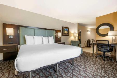 Best Western Plus Oceanside Palms - 6