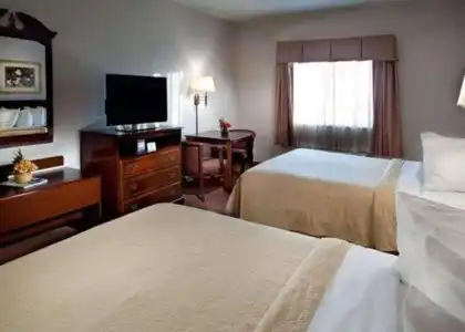 Quality Inn & Suites, Near University - 30