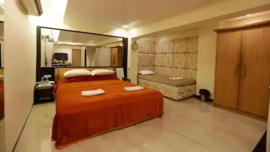 Metro Palace Mini-hotel - 51