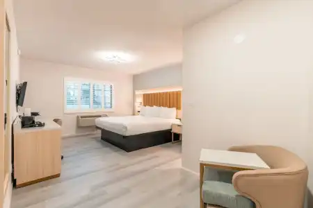 Inn on Broadway - 16