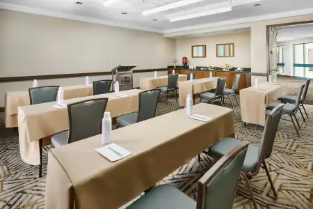 Hilton Phoenix Airport - 28
