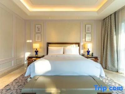 The Ritz-Carlton, - 180