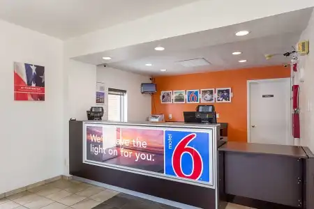 Motel 6 Baton Rouge, LA - Southeast - 1