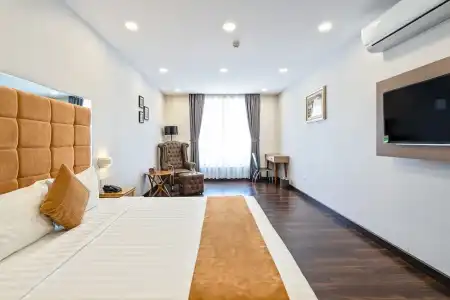 Emerald Central - 107