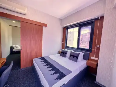 Black Art Otel - 55