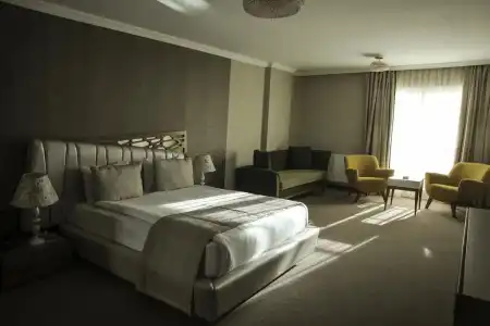 Royal Milano - 1