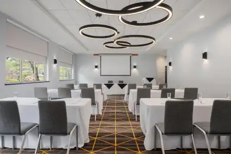 Holiday Inn VICTORIA – ELK LAKE by IHG - 41