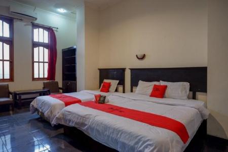 RedDoorz at Golden Inn Tugu Yogyakarta - 30