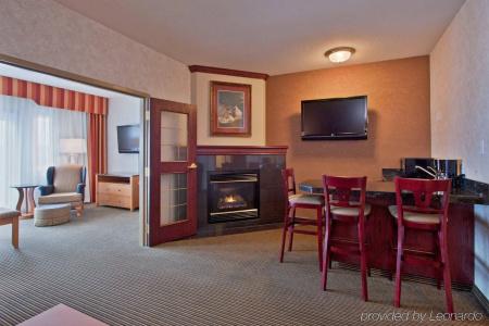 Holiday Inn Express & Suites Calgary S-Macleod Trail S by IHG - 5