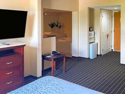 Comfort Inn & Suites Madison East Interstate I-90 - 75