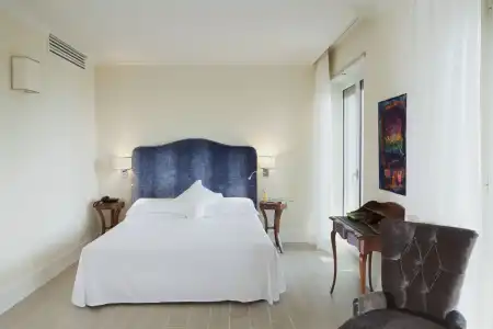 Riviera & Maximilians - 3