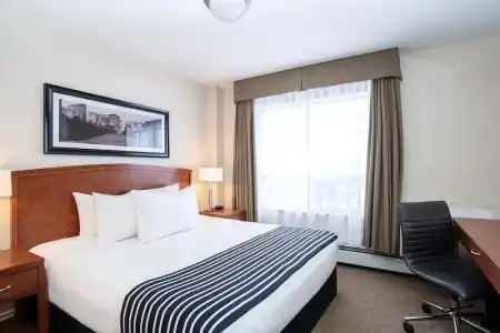 Sandmans & Suites Calgary West - 60