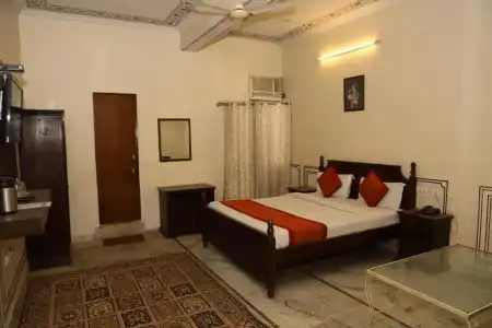 Raghuraj Palace - 64