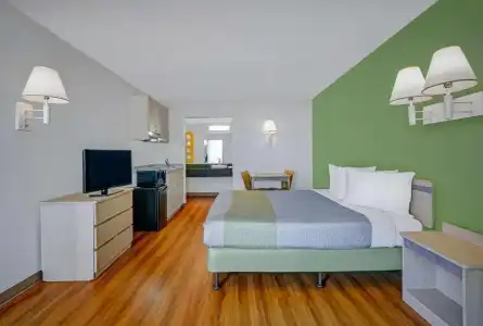 Motel 6 Tallahassee, FL - Downtown - 32