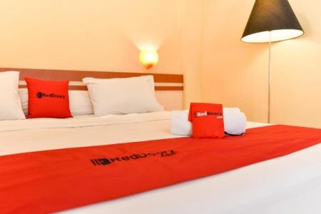RedDoorz Plus near Mall Bali Galeria 2 (ex. Sylvia Bali Suite Residence) - 21